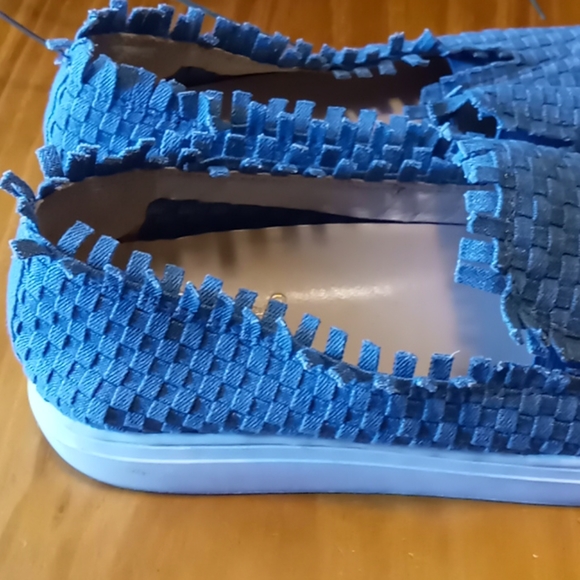 Women's Vince Camuto Slip On's - Picture 3 of 5